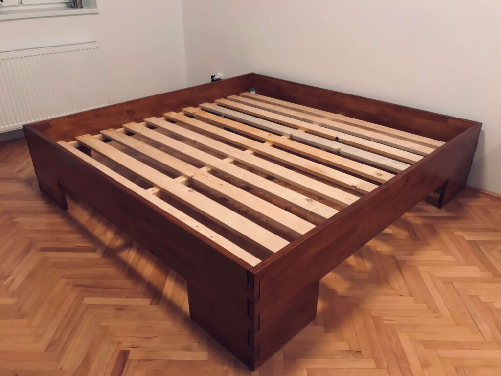 Manželská postel velká