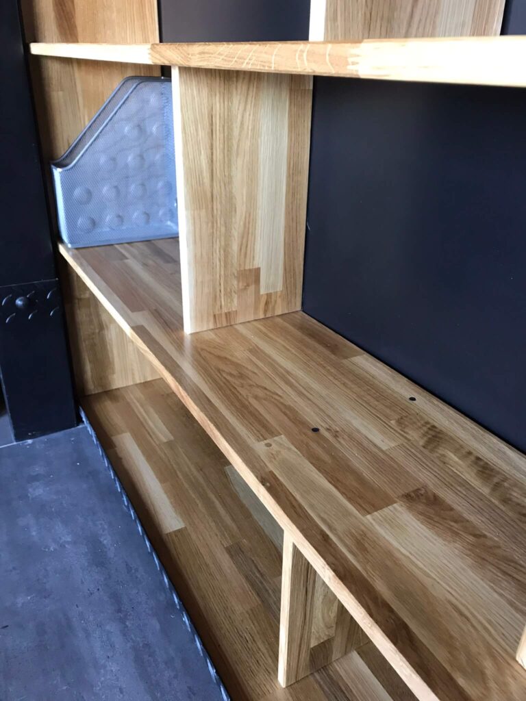 Knihovna - posuvné dveře