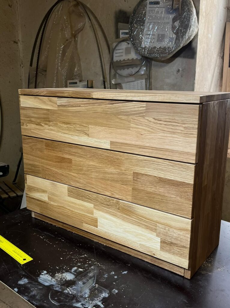 Dubová falešná skříňka