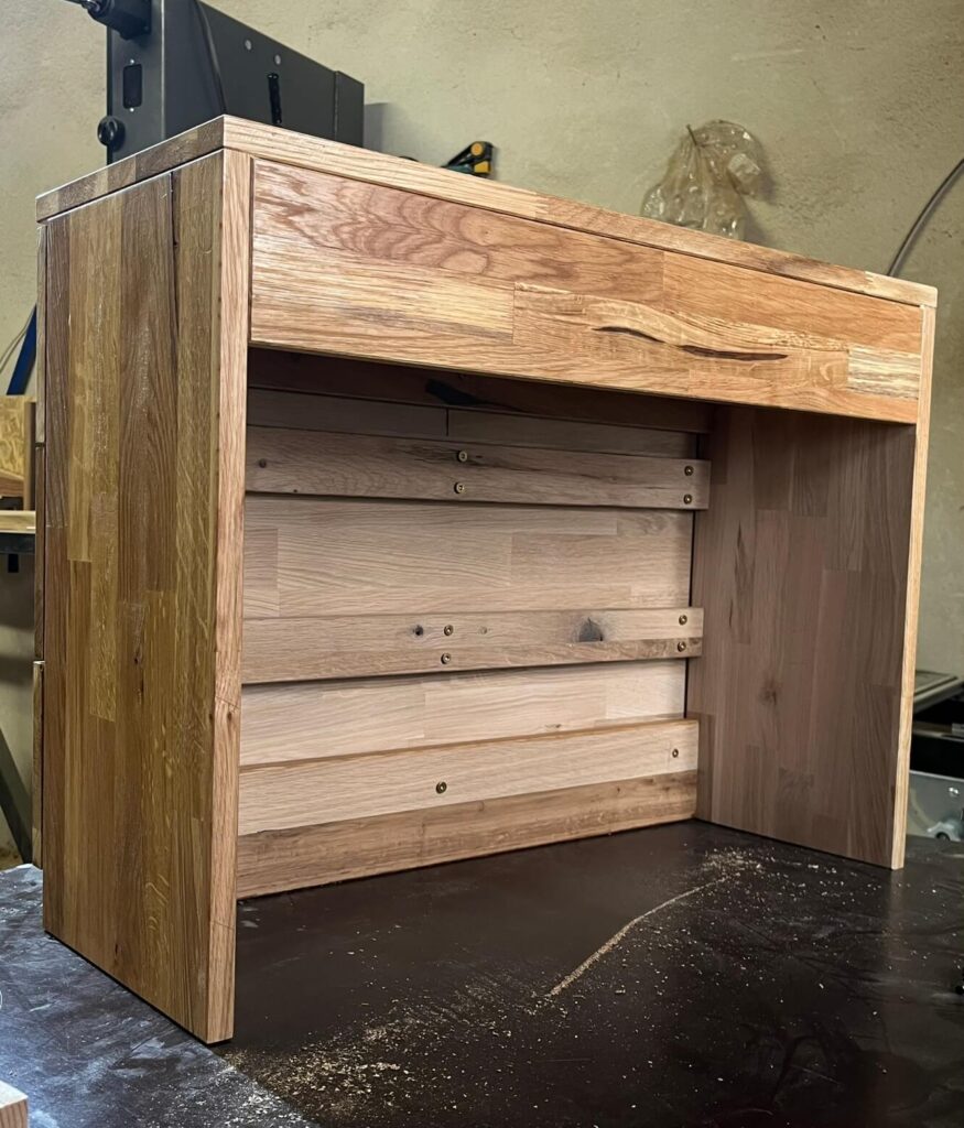 Falešná skříňka na zakrytí