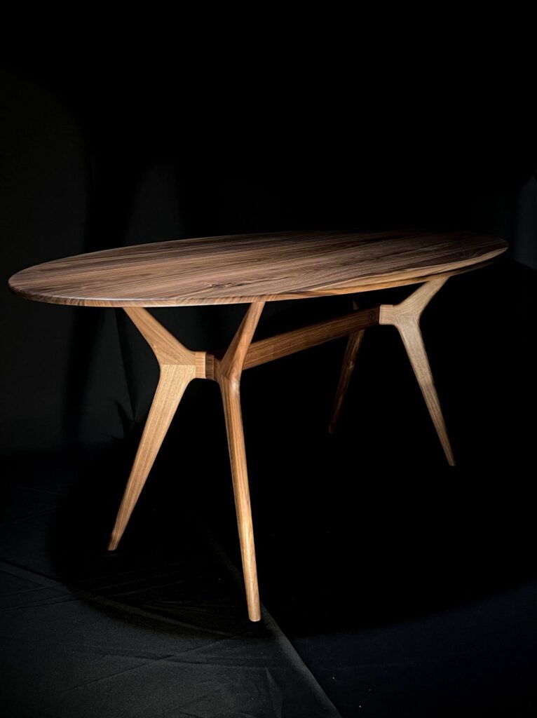 Luxusní designový stůl