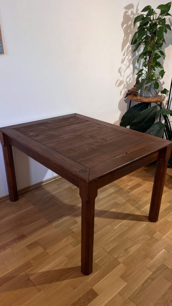 Modulární stůl na deskové hry