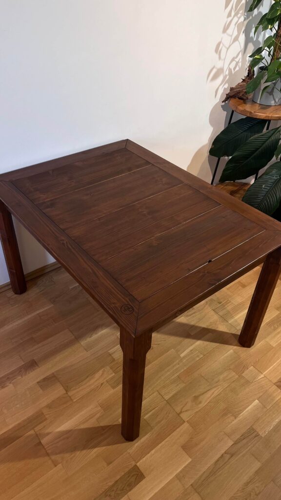 Modulární stůl na deskové hry