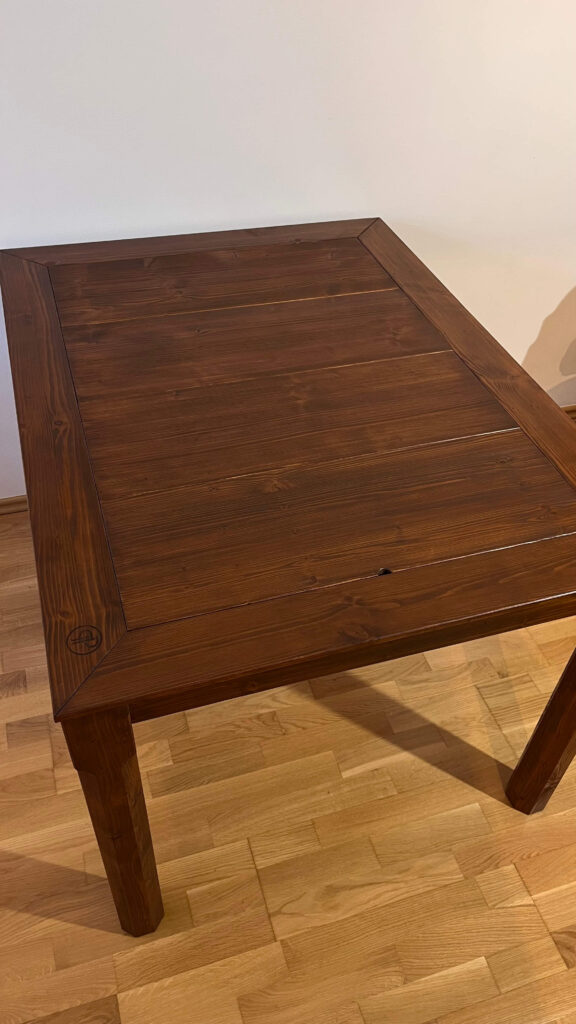 Modulární stůl na deskové hry