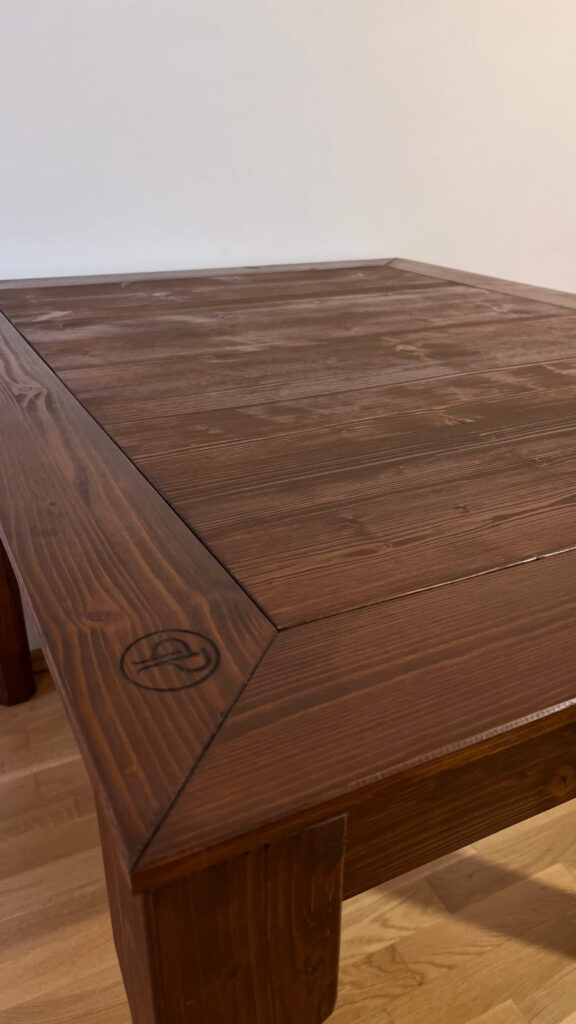 Modulární stůl na deskové hry