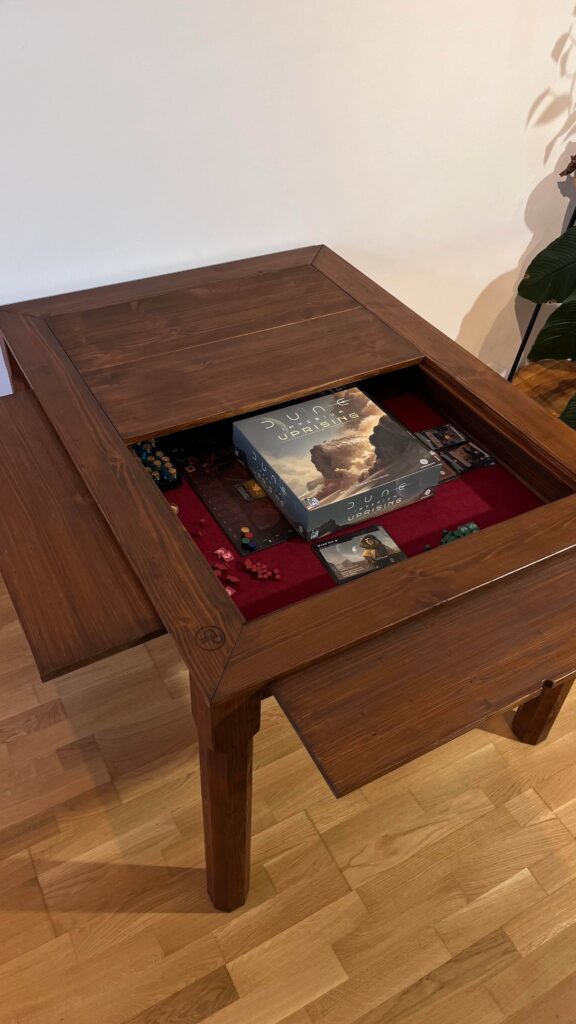 Modulární stůl na deskové hry