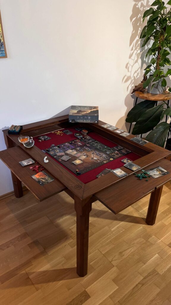 Modulární stůl na deskové hry