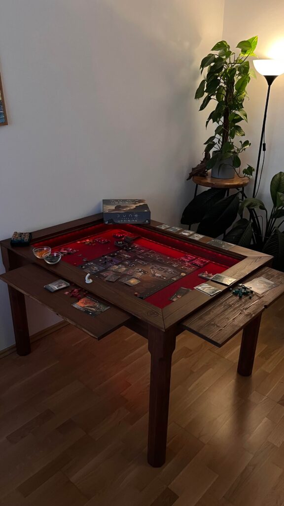 Modulární stůl na deskové hry