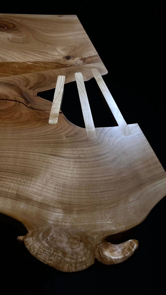 Konferenční stůl z třešňového dřeva