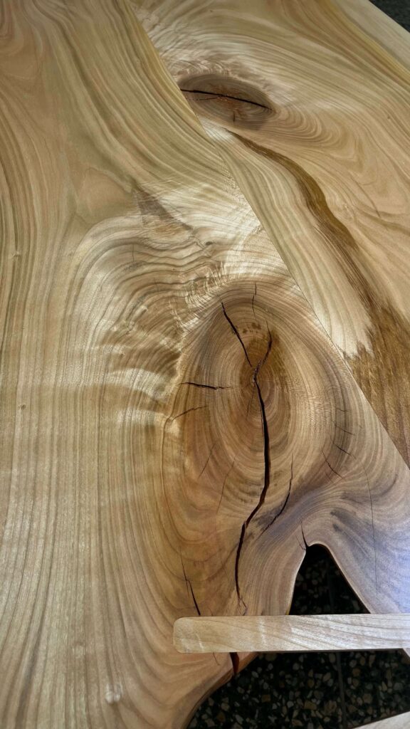 Konferenční stůl z třešňového dřeva - detail