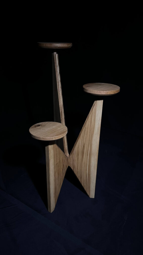 Třístupňový stojan na květiny