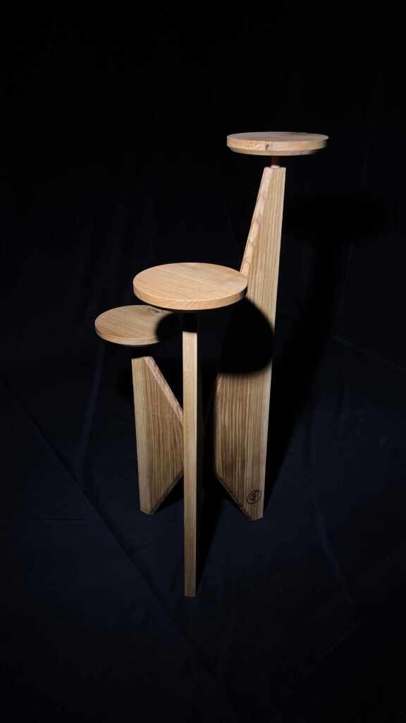 Třístupňový stojan na květiny