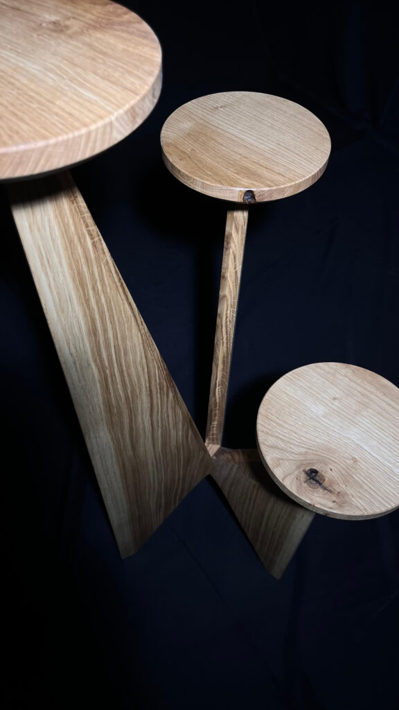 Třístupňový stojan na květiny