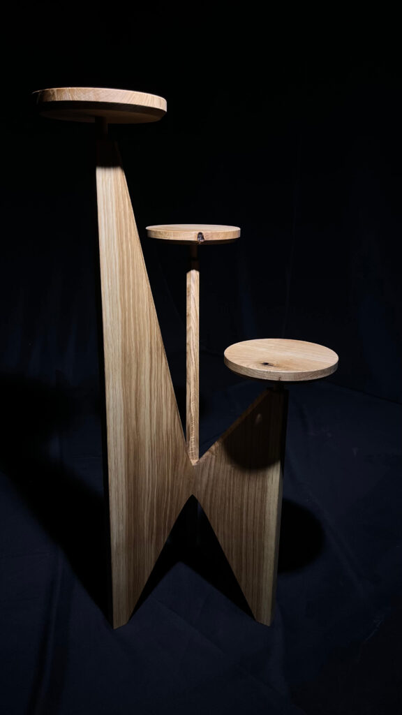 Třístupňový stojan na květiny