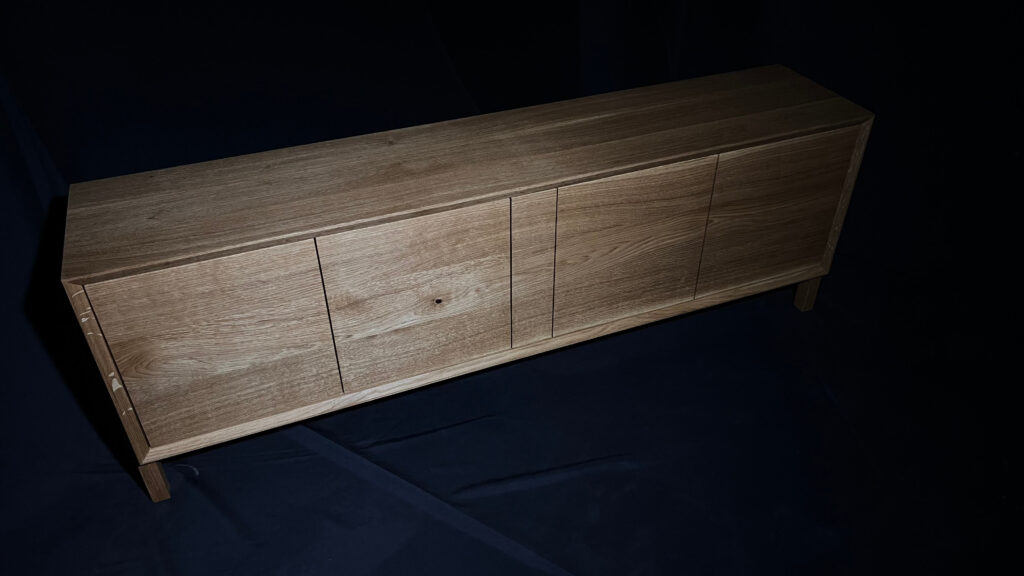 Dubová tv skříňka