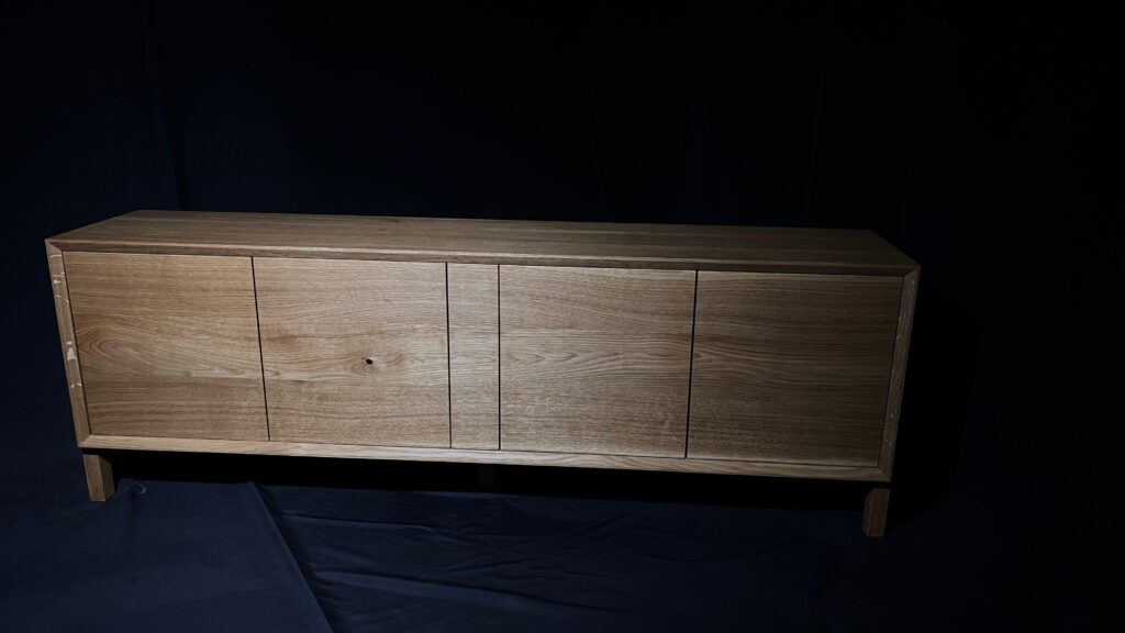 Dubová tv skříňka