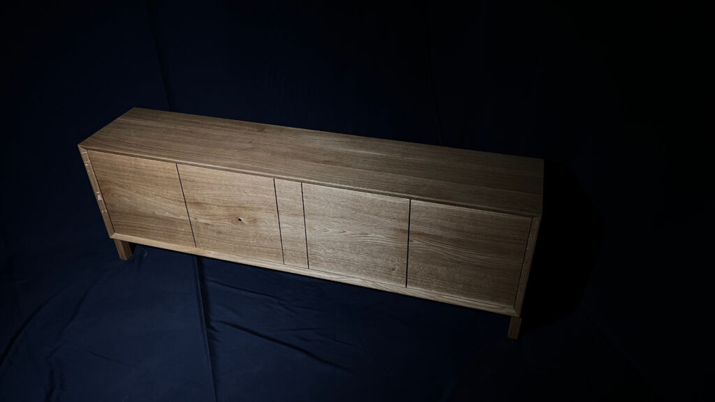 Dubová tv skříňka