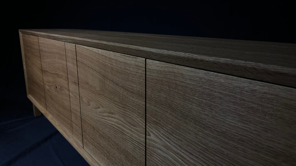 Dubová tv skříňka