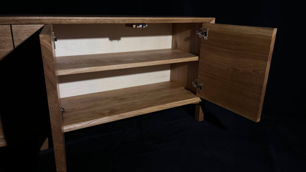 Dubová tv skříňka