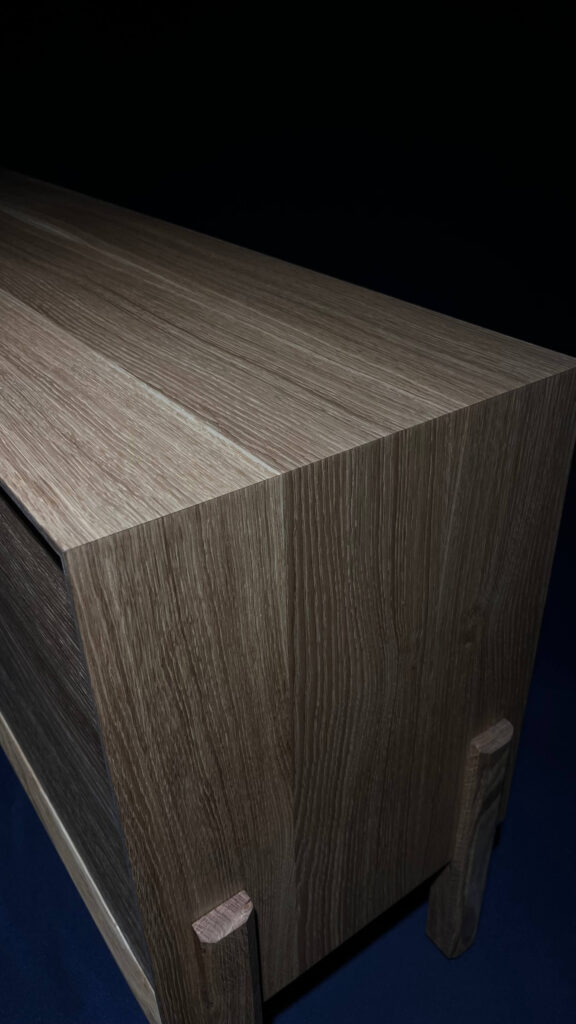 Dubová tv skříňka