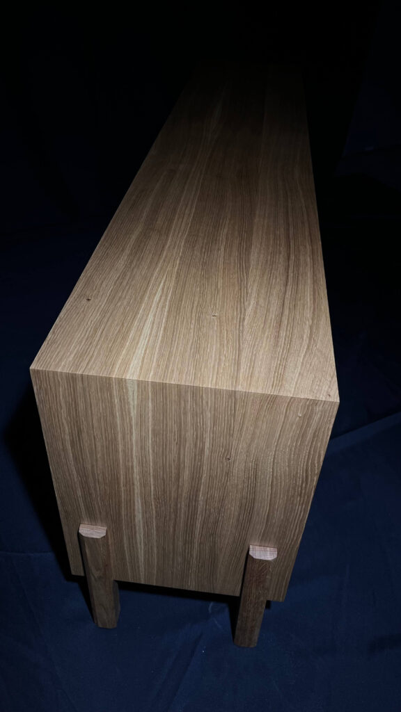 Dubová tv skříňka