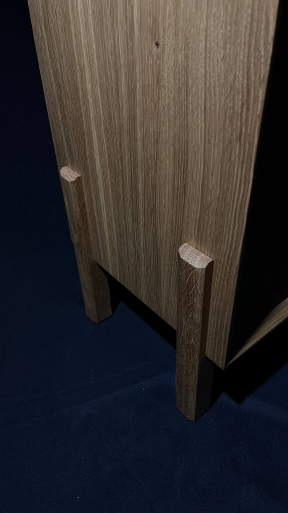 Dubová tv skříňka