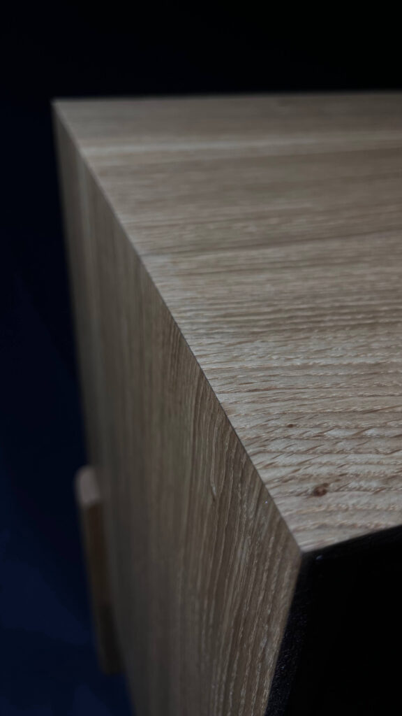 Dubová tv skříňka