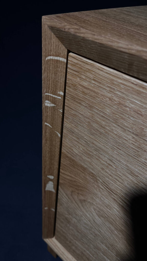 Dubová tv skříňka