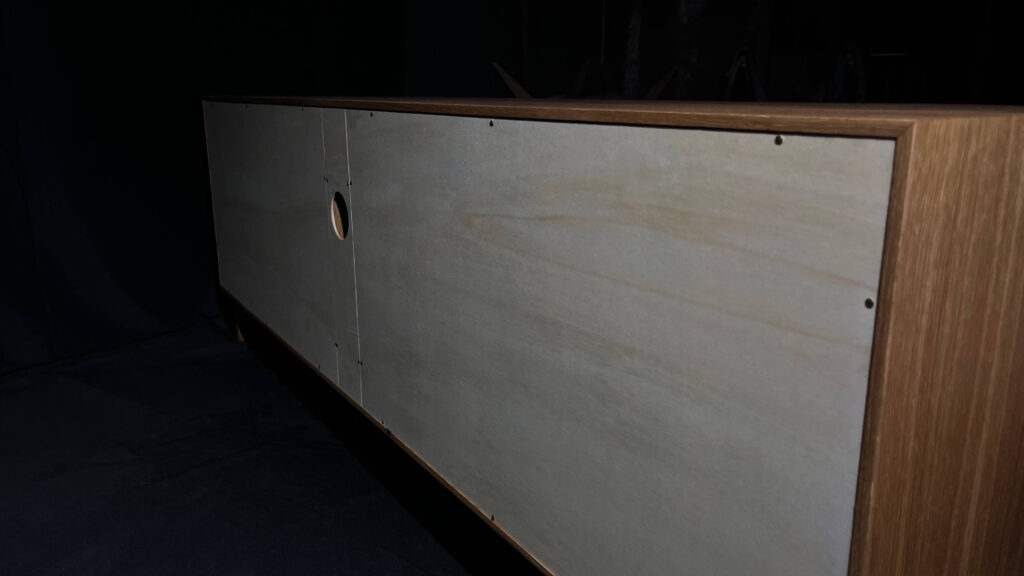 Dubová tv skříňka