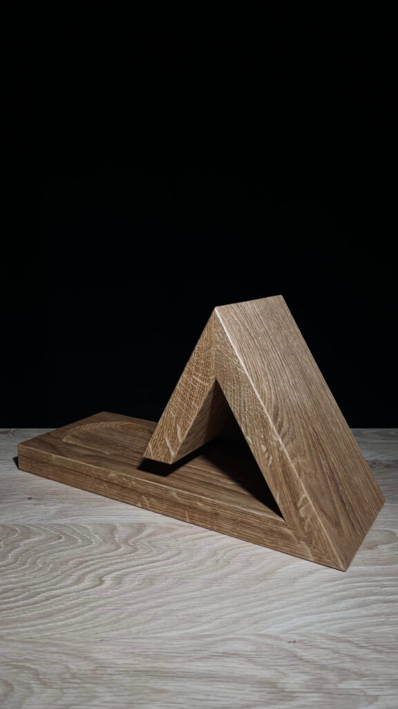 Stojánek na knihu a hrnek/skleničku