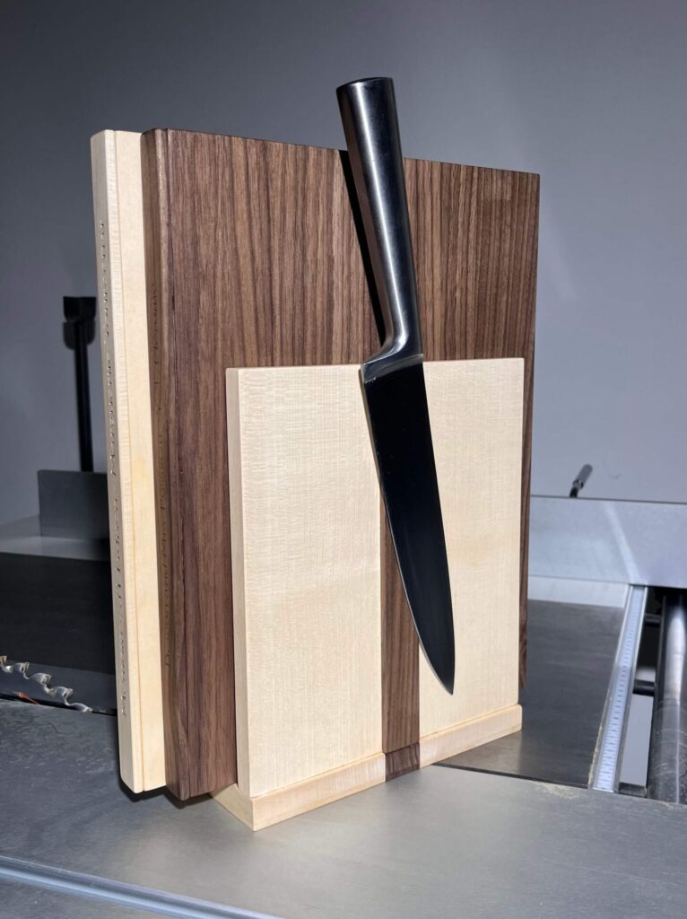 Krájecí prkénko ve tvaru knihy