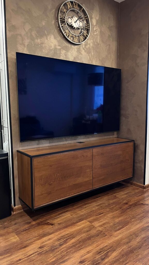 Závěsná tv skříňka